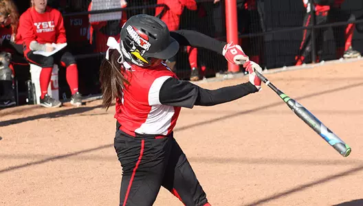 Softball Falls Twice on Day Two at Winthrop Tournament Image