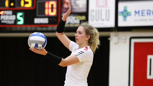 Volleyball Holds Off Robert Morris, Improves to 4-0 Image
