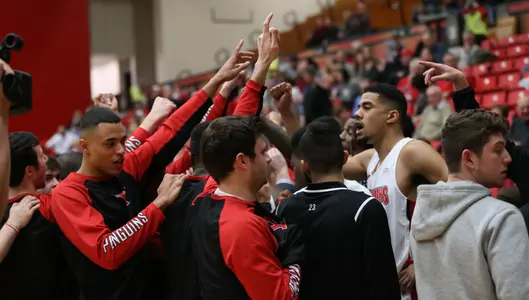 Men's Basketball Closes Out Road Trip With Matinee at Green Bay Image