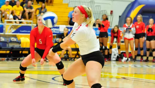 Volleyball Falls 3-0 at Milwaukee Image
