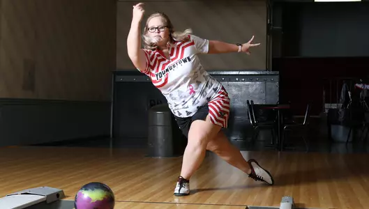 YSU Beats Three Straight Top 20 Teams to Finish Day One in Houston Image