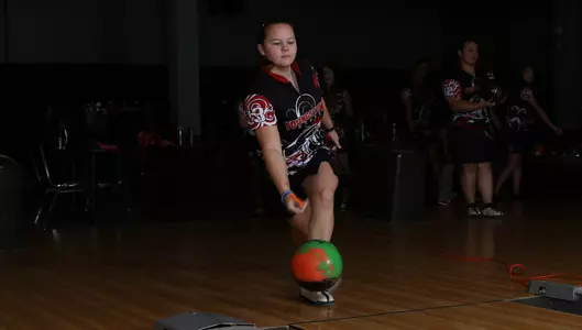 Penguins Split Four Matches at James Brown Invitational Image
