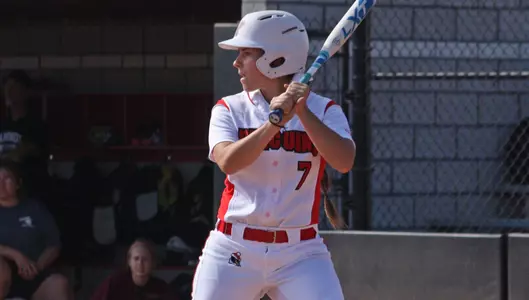 Thompson-Cappadocio Leads Softball to Split on Day One at UNC-Wilmington Tournament Image