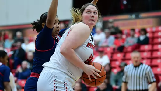Penguins Win Fourth Straight, Beat UIC 81-29 Image