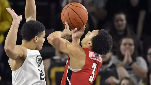 Strong Second Half Leads Men's Basketball to 75-74 Win at Oakland Image