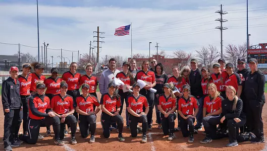 Softball Sweeps Cleveland State on Senior Day, Moves Into First Place Image