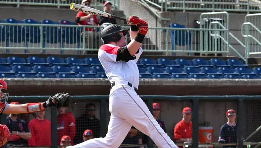 Penguins Win Third Straight Game, Beat UIC 6-5 on Saturday Image