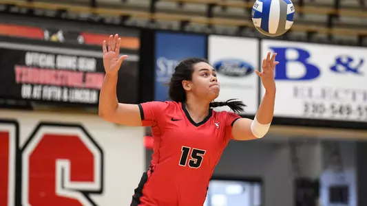 Volleyball Starts Season with Two Wins at Penguin Classic Image
