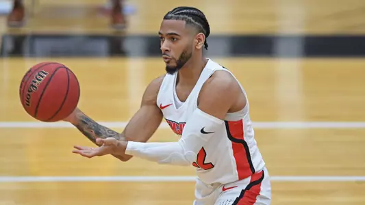 Men's Basketball Hangs on For 72-70 Win Over Purdue Fort Wayne Image