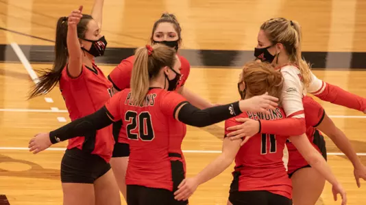 Penguins Drop Three-Setter to UIC on Tuesday Image