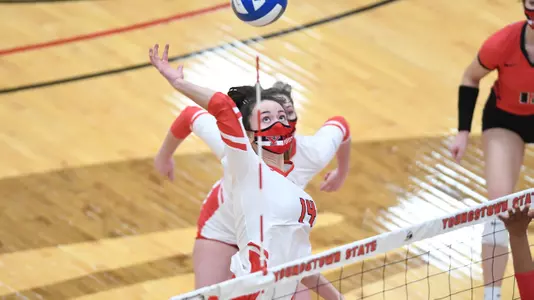Volleyball Falls in Three, Finishes Week With Split Image
