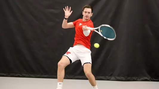 Everett Picks Up Win As Penguins Fall at CSU Image