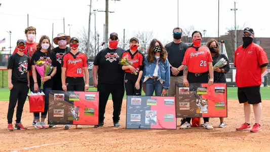 Softball Sweeps Green Bay, 3-1, 2-0, on Senior Day Image