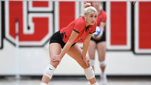 Volleyball Sweeps North Dakota on First Day at Chippewa Invitational Image