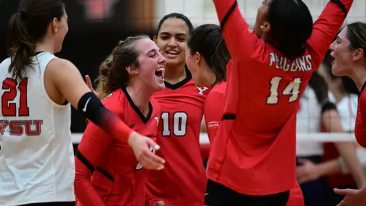 YSU volleyball celebrates a point vs. Belmont (Aug. 25, 2023)