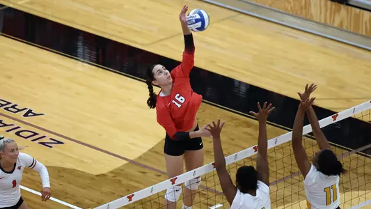 Gabriela Machin elevates for an attack in the Youngstown State volleyball team's win over Northern Kentucky on Oct. 4, 2025. Photo by Bryson Chavez.