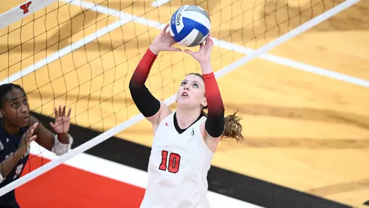Kameron Blizniak sets a ball in Youngstown State volleyball's match vs. Robert Morris on Sept. 30, 2025, at Zidian Family Arena at Beeghly Center. Photo by Robert Hayes.