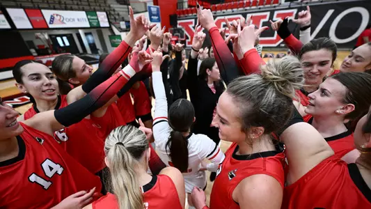 Youngstown State's volleyball team celebrates its 3-0 win over Milwaukee on Oct. 25, 2025. Photo by Robert Hayes.