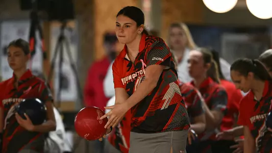 Kara Beissel bowls for Youngstown State at the 2025 Chelsea Gilliam Penguin Classic on Oct. 17, 2025. Photo by Robert Hayes.