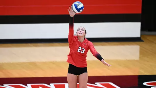 Abbie Householder serves in Youngstown State's match against Canisius on Aug. 30, 2025.