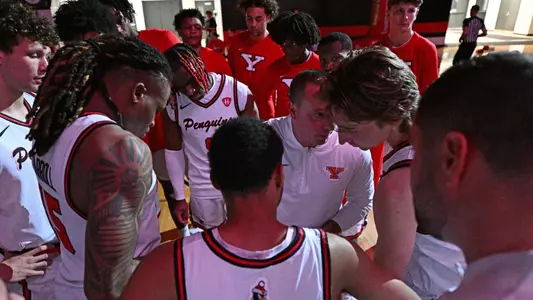 Men's Basketball Huddle