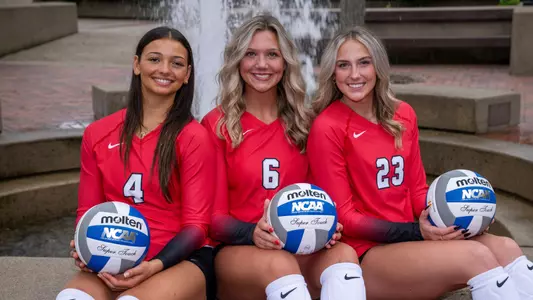 2025 Youngstown State seniors Bianca Giglio, Julia Sell and Abbie Householder pose near the Kilcawley Center fountain.