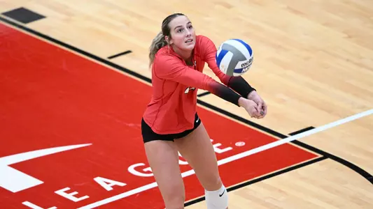 Abbie Householder digs a ball in YSU's volleyball match against Canisius.