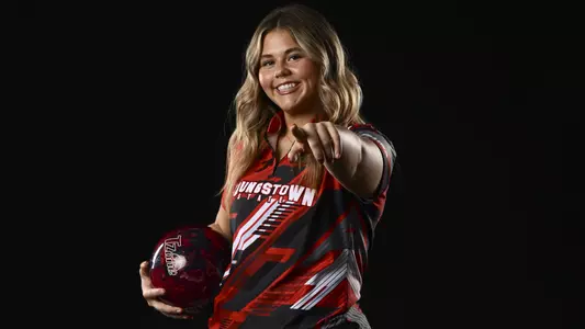 Alivia Baskin - 2025-26 Youngstown State bowling photo day in the Stambaugh Stadium Digital Media Studio on Sept. 25, 2025. Photo by Robert Hayes.