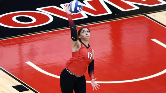 Presley Stokes serves in Youngstown State's match vs. Akron on Sept. 18, 2025, at Beeghly Center. Photo by Bryson Chavez.