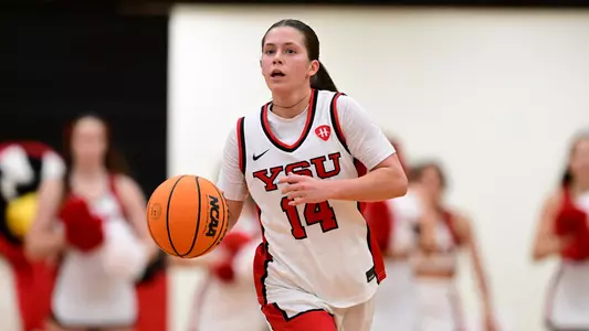 Casey Santoro dribbles in Youngstown State's game against Purdue Fort Wayne on Jan. 10, 2026.