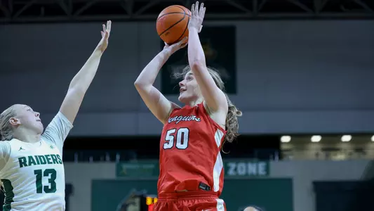 Sarah Baker shoots over a defender in Youngstown State's 78-67 win at Wright State on Jan. 14, 2026. Photo by Chloe Whitlock.