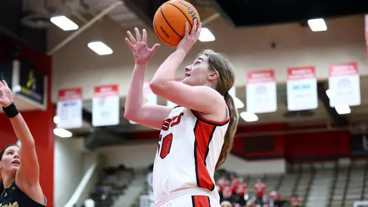 Sarah Baker shoots in the Youngstown State women's basketball game vs. NKU on Jan. 8, 2025. Photo by Bryson Chavez.