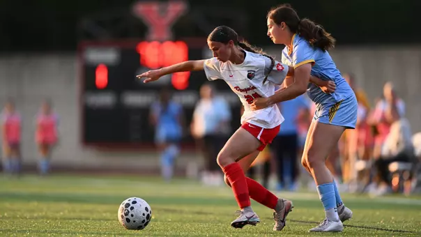 Jenna Tufo shields off defender