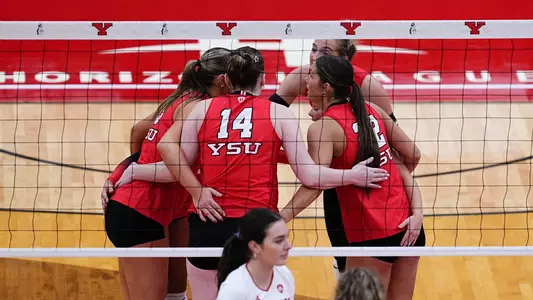 YSU huddles on the court during its match against IU Indy on Oct. 3, 2026.
