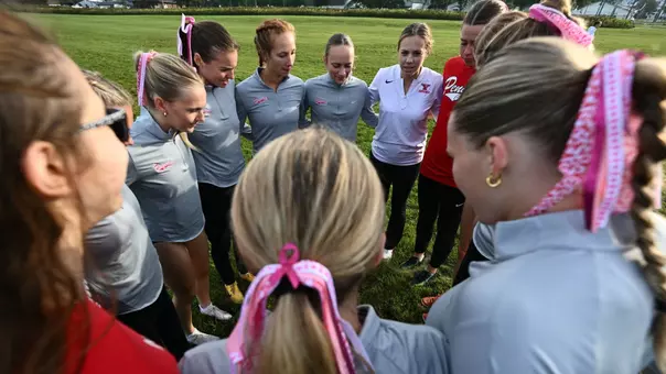 Women's XC Team Huddle