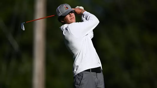 Bryar Moss hits a tee shot for YSU at the Mercyhurst Laker Fall Invitational on Sept. 15, 2025 (Photo by Robert Hayes)