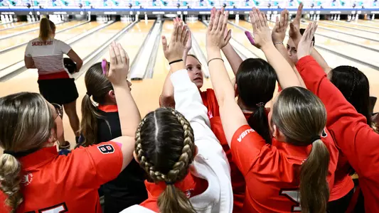 Youngstown State bowling at the 2025 Chelsea Gilliam Penguin Classic on Oct. 19, 2025. Photo by Robert Hayes.