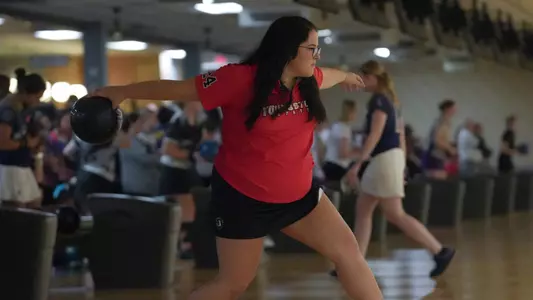 Kaitlyn Greenaway bowls for Youngstown State.