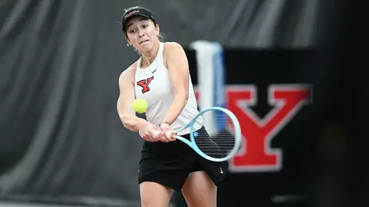 Hanna Telzynska returns a forehand