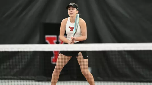 Hanna Telzynska prepares to return a serve