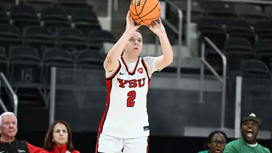 Danielle Cameron makes a 3-point in the fourth quarter vs. Cleveland State