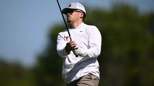 Jake Ryan watches a tee shot for YSU during the Mercyhurst Laker Fall Invitational on Sept. 14, 2025 (Photo by Robert Hayes)