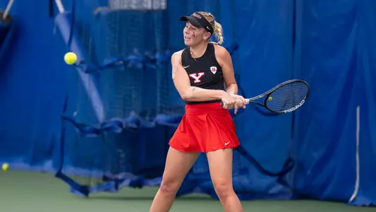 Line Greyling prepares to return a backhand (photo by Oakland)