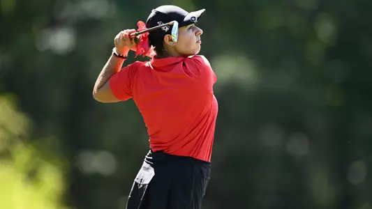 Valentina Peña Anaya watches her tee shot at the YSU Kickoff at Mill Creek Golf Course on Sept. 1, 2025 (Photo by Robert Hayes)