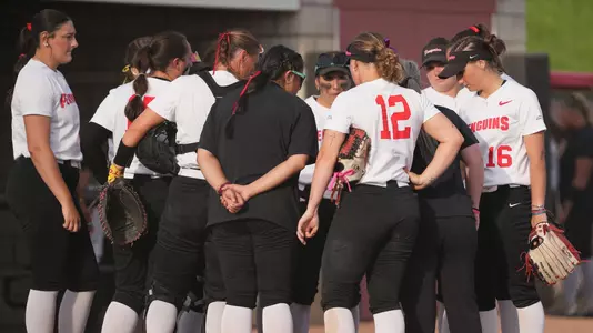 The Youngstown State softball team huddles in between innings of a game against Green Bay