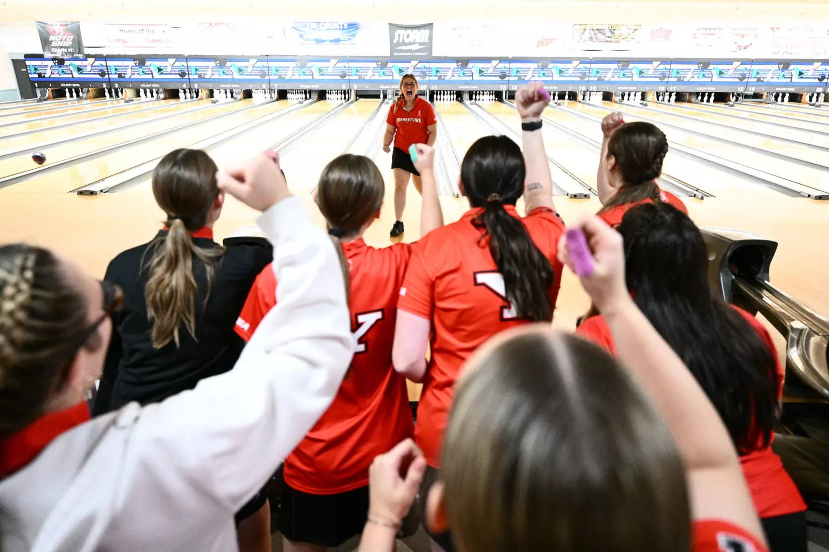 Youngstown State bowling at the 2025 Chelsea Gilliam Penguin Classic on Oct. 19, 2025. Photo by Robert Hayes.