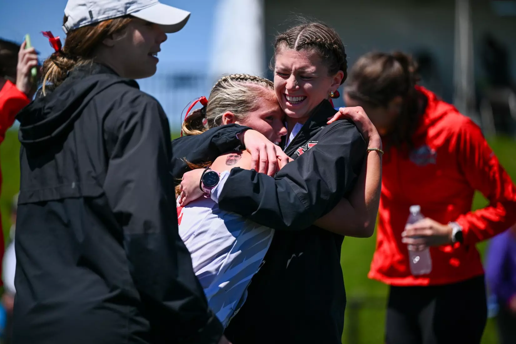 Women's Track & Field - Hopple Sisters Hug