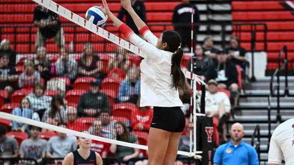 Korina Barber blocks an attack in Youngstown State's match against Duquesne on Aug. 28, 2026.