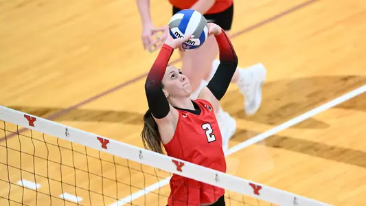 Ava Prince sets a ball for the Youngstown State volleyball team against Canisius on Aug. 29, 2026.