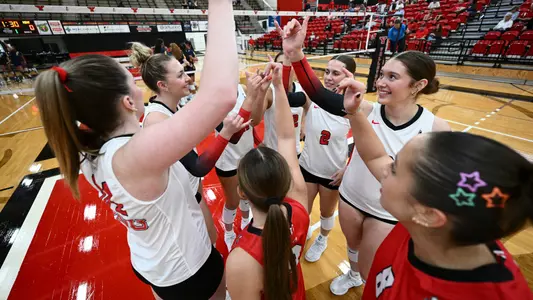 YSU Volleyball Huddle vs. Kent State